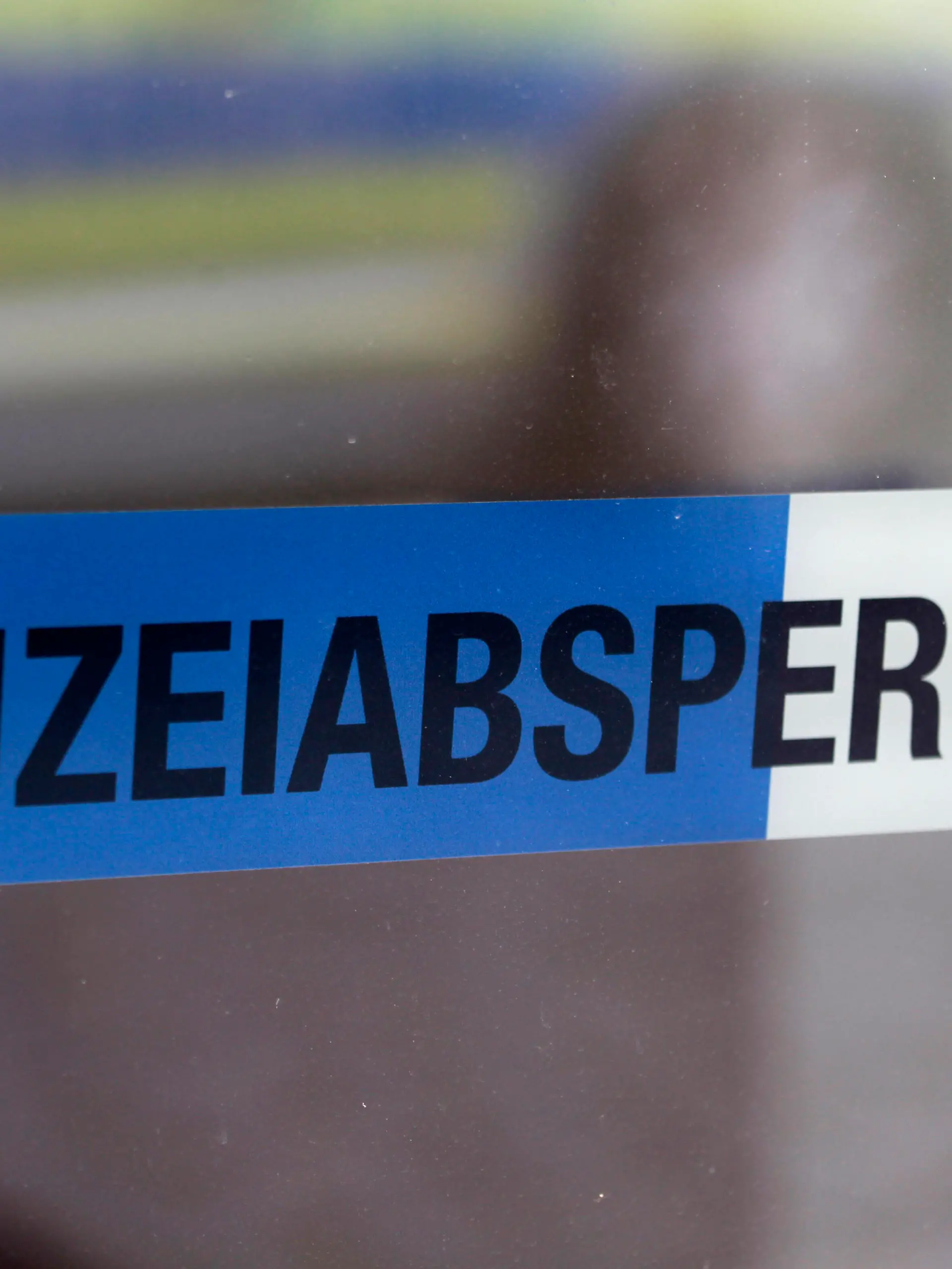 In Görlitz kontrolliert die Polizei die Einhaltung der Allgemeinverfügung. Es gab einen Internetaufruf für eine Demonstration zur Aufklärung der wahren Umstände von CoVid 19. Görlitz, 11.04.2020 *** In Görlitz, the police checks compliance with the general order There was an internet call for a demonstration to clarify the true circumstances of CoVid 19 Görlitz, 11 04 2020 Foto:xM.xWehnertx/xFuturexImage