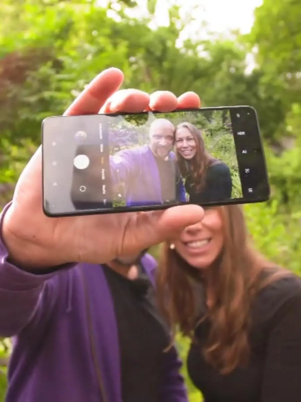 Sie haben keine Lust auf das Standard-Selfie vor der Sehenswürdigkeit und irgendwie ertappen Sie sich dabei, wie Sie im Urlaub immer wieder dasselbe Motiv knipsen? Eine Fotografin hat einige Tipps und Tricks auf Lager, mit denen Ihre Bilder in Zukunft noch besser aussehen.