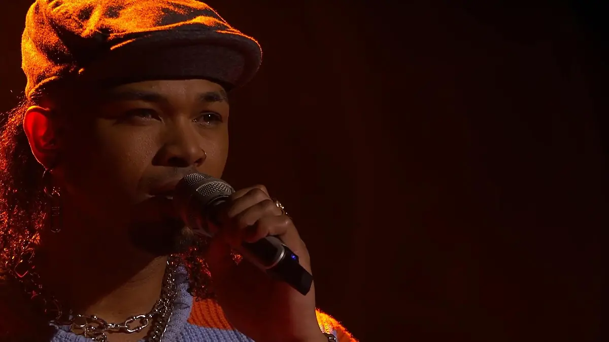 Karl Jeroboan singt seinen Finalsong "Where We Were" Im großen Live-Finale von DSDS 2021