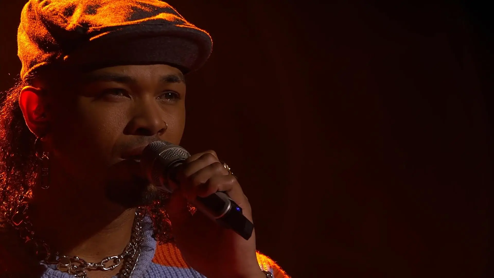 Karl Jeroboan singt seinen Finalsong "Where We Were" Im großen Live-Finale von DSDS 2021