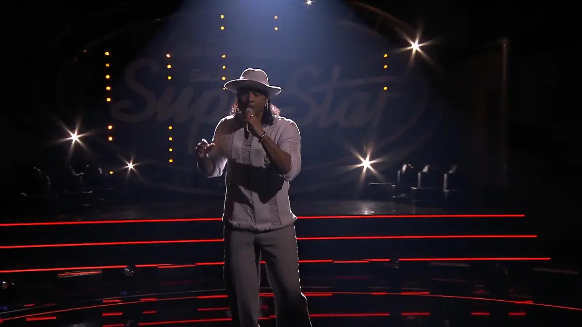 Karl Jeroboan bringt Soul auf die DSDS-Final-Bühne Mit dem Titel "It's A Man's Man's Man's World"