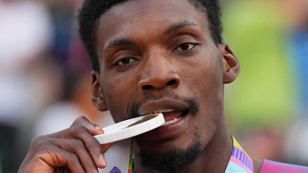 Athletics - World Athletics Championships - Men's 100 Metres - Final - Hayward Field, Eugene, Oregon, U.S. - July 16, 2022 Gold medallist Fred Kerley of the U.S. celebrates after winning the men's 100 metres final REUTERS/Aleksandra Szmigiel     TPX IMAGES OF THE DAY