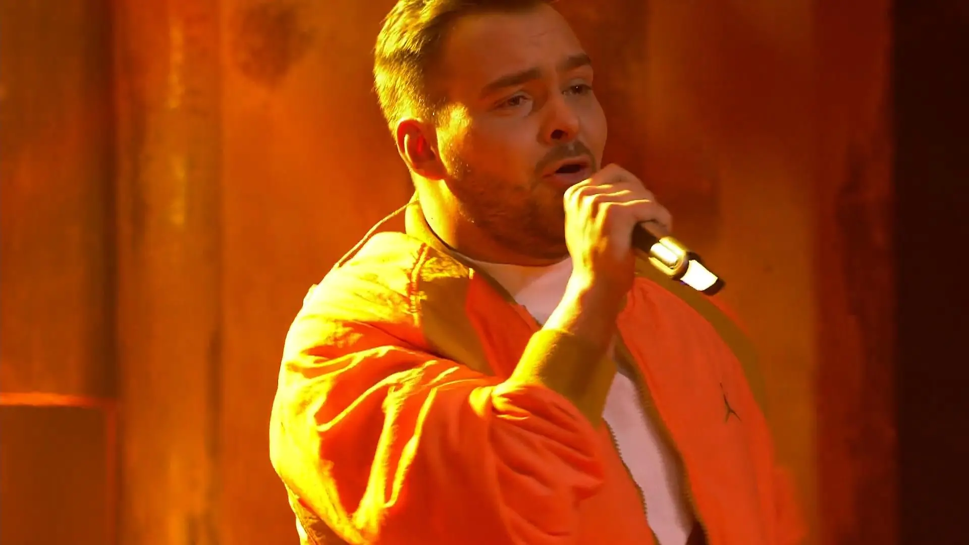 Kevin Jenewein sorg mit "Locked Out Of Heaven" für Feuer Dieser DSDS-Finalauftritt hat es in sich