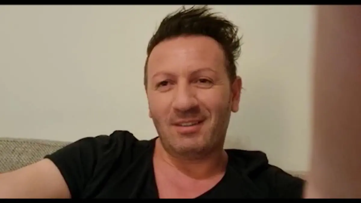 Ennesto Monté macht Andreas Robens eine Ansage Vampirzähne für Danni? Geht gar nicht!