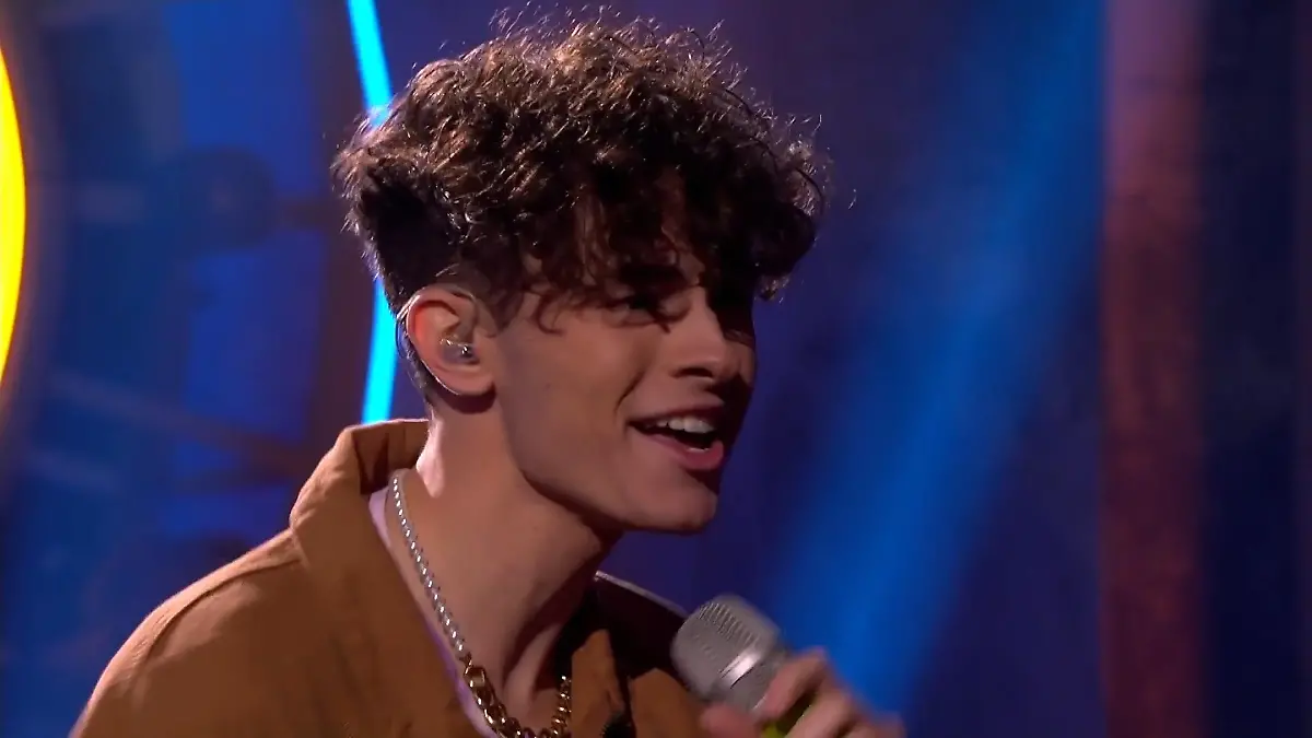 Daniele Puccia singt den Song "Dynamite" von BTS Er setzt bei DSDS noch eine Schippe drauf