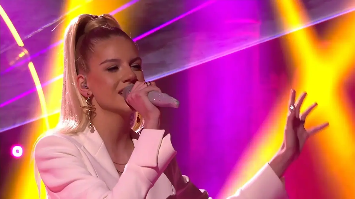 Pia-Sophie Remmel singt "Let`s Love" von David Guetta & Sia Sie überzeugt einmal mehr bei DSDS 2021