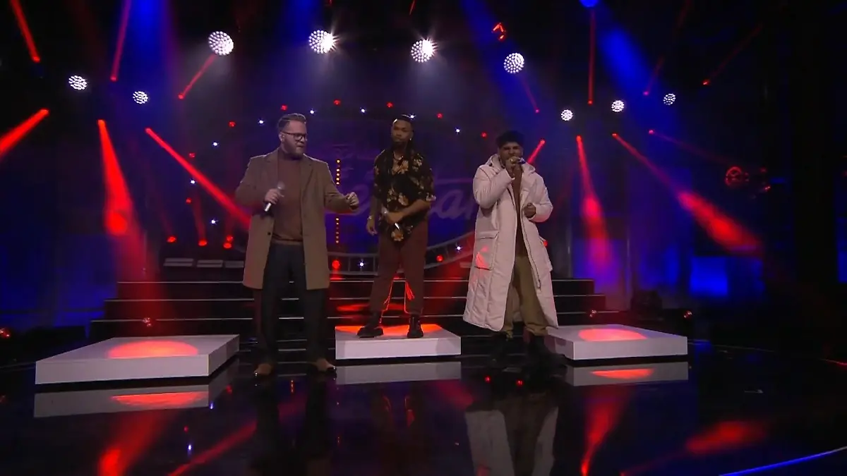 Karl, Jan-Marten und Starian singen "Paradise" Sie startet mit ihrer Gruppe in den Abend