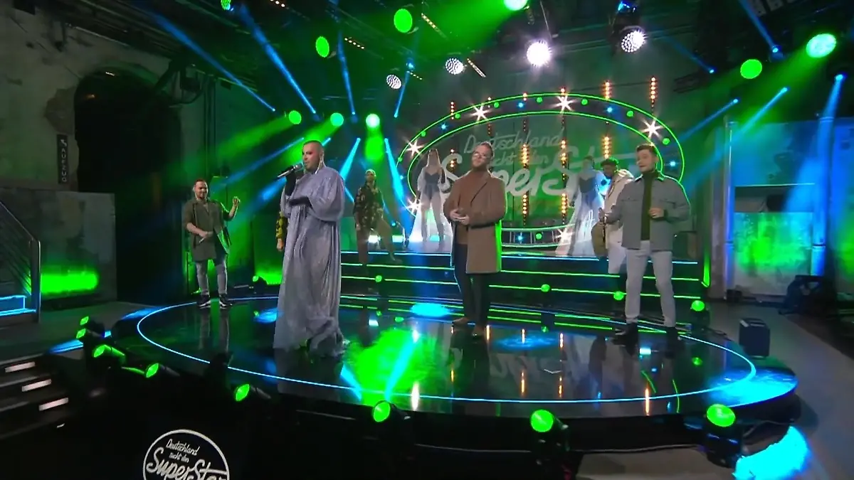 Die Top 9 bei DSDS 2021 singen Blinding Lights Die erste Liveshow von DSDS 2021 startet