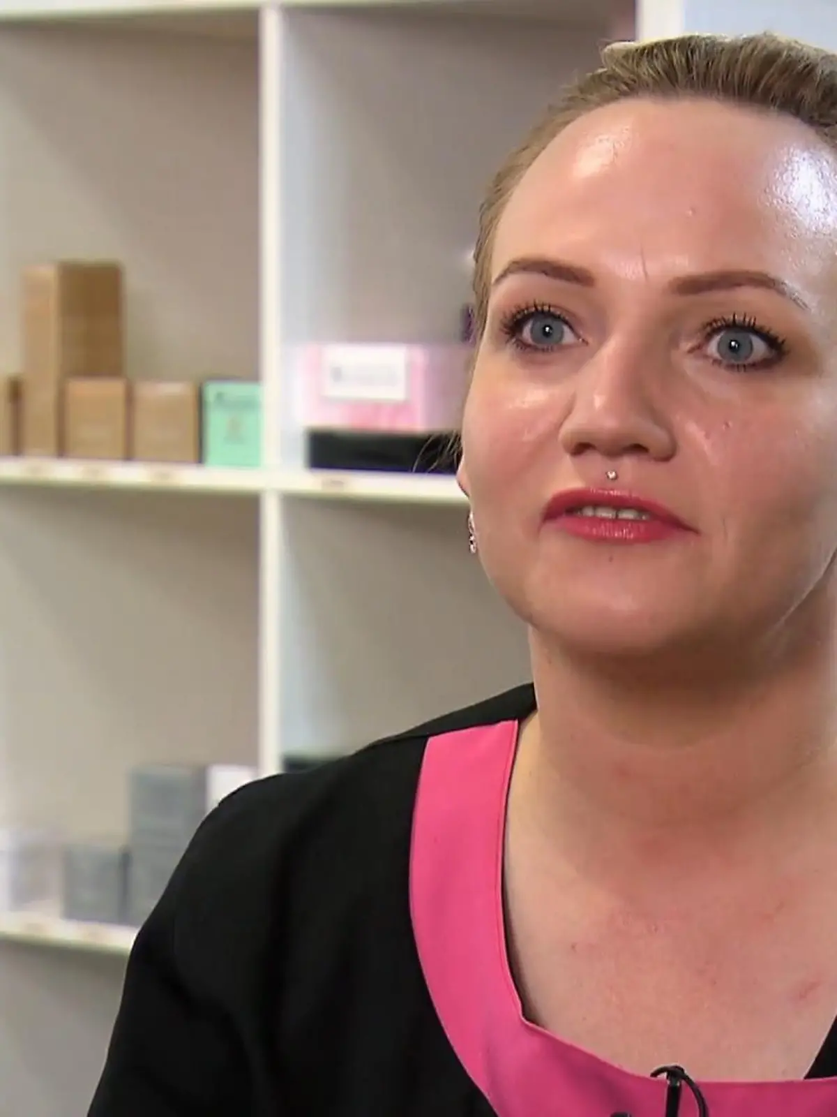 Bild zu: "Ein Salon, so blumig wie die Inhaberin"