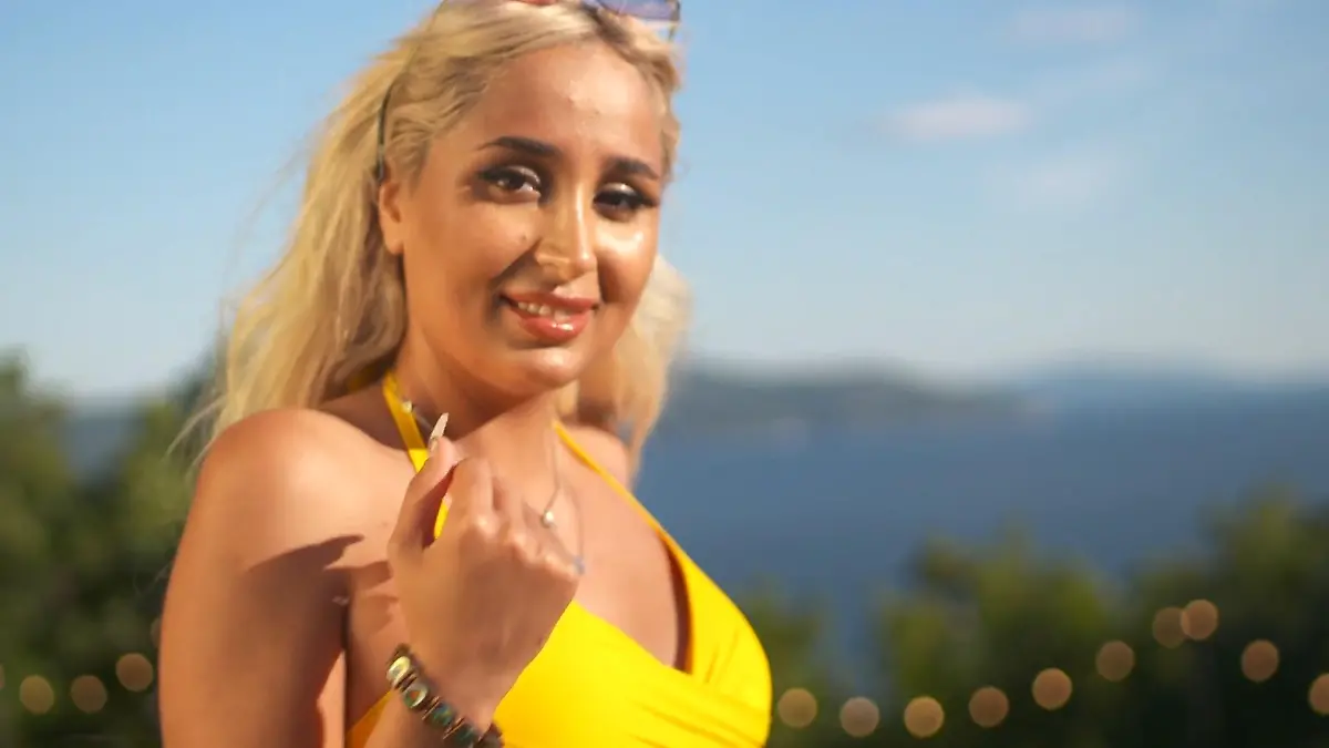 Nora:  "Ich sehe nicht NUR gut aus" "Temptation Island"-Verführerin