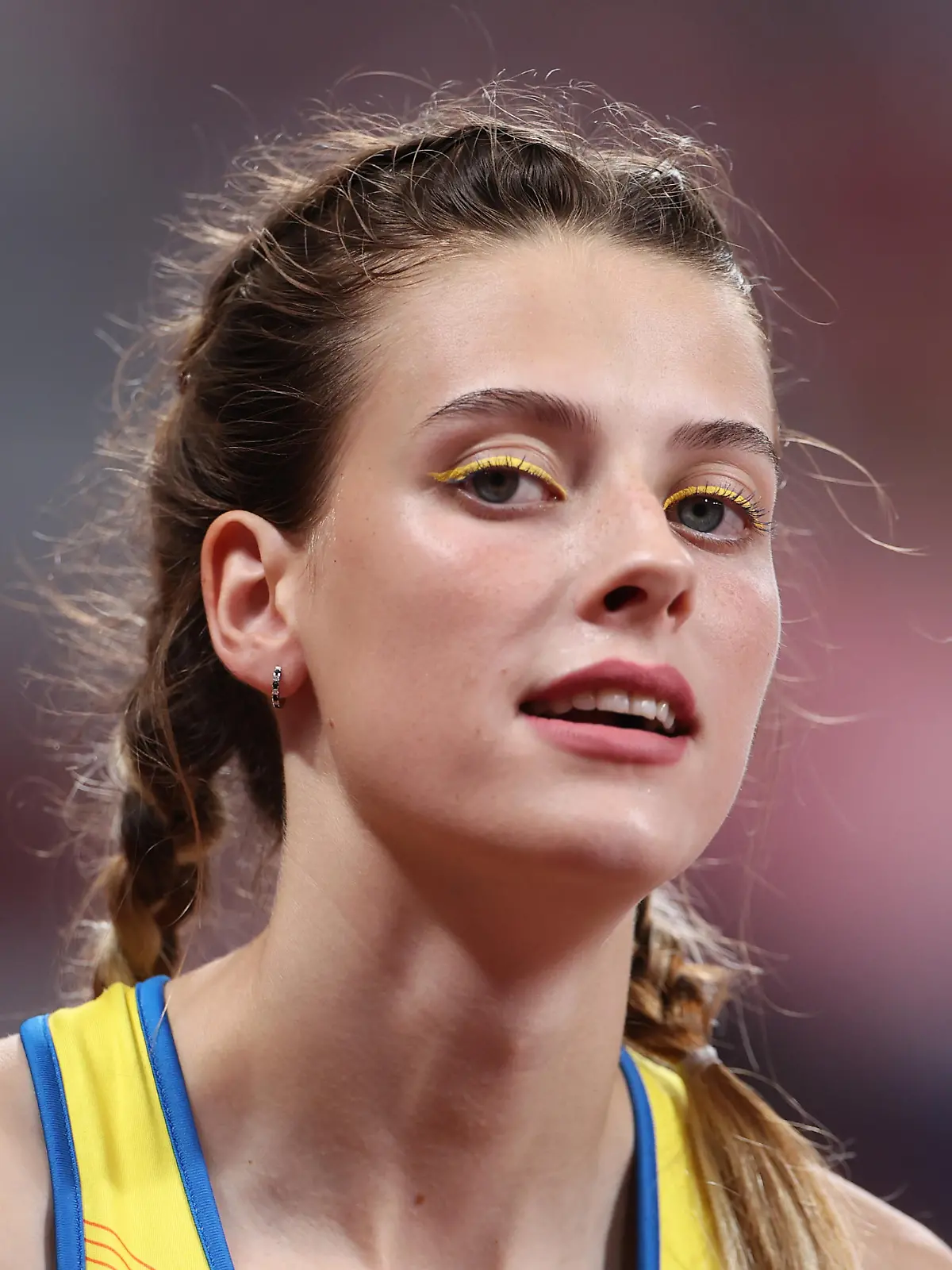 Leichtathletik: Olympia, Hochsprung, Frauen, Finale im Olympiastadion. Yaroslava Mahuchikh aus der Ukraine hat ihre Wimpern und Lid in den Landesfarben der Ukraine bemalt.
