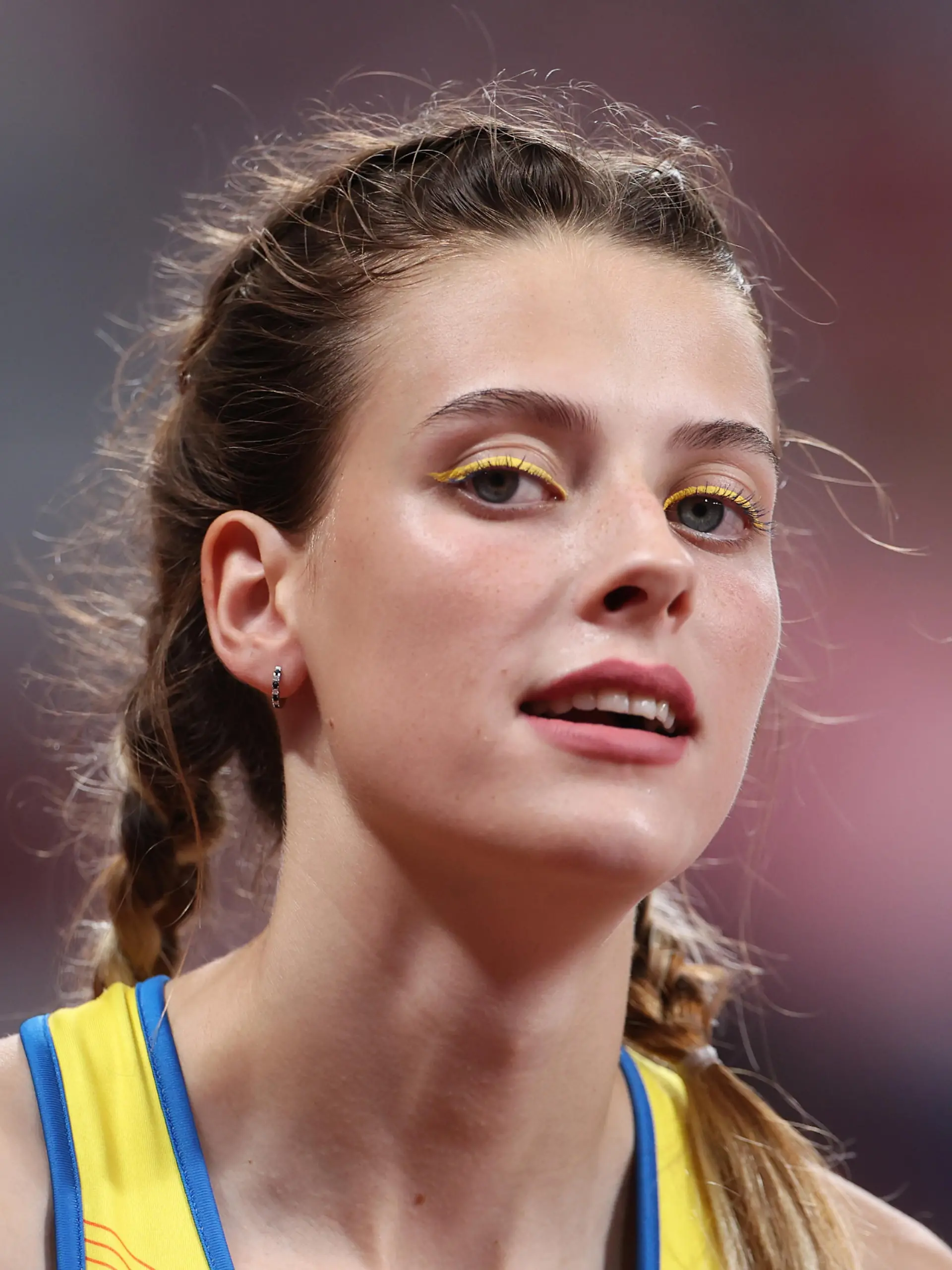 Leichtathletik: Olympia, Hochsprung, Frauen, Finale im Olympiastadion. Yaroslava Mahuchikh aus der Ukraine hat ihre Wimpern und Lid in den Landesfarben der Ukraine bemalt.