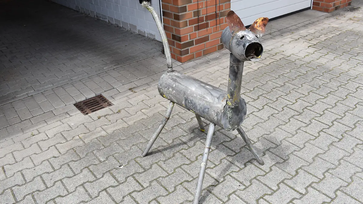 Ein Foto des selbstgebauten Metallpferdes