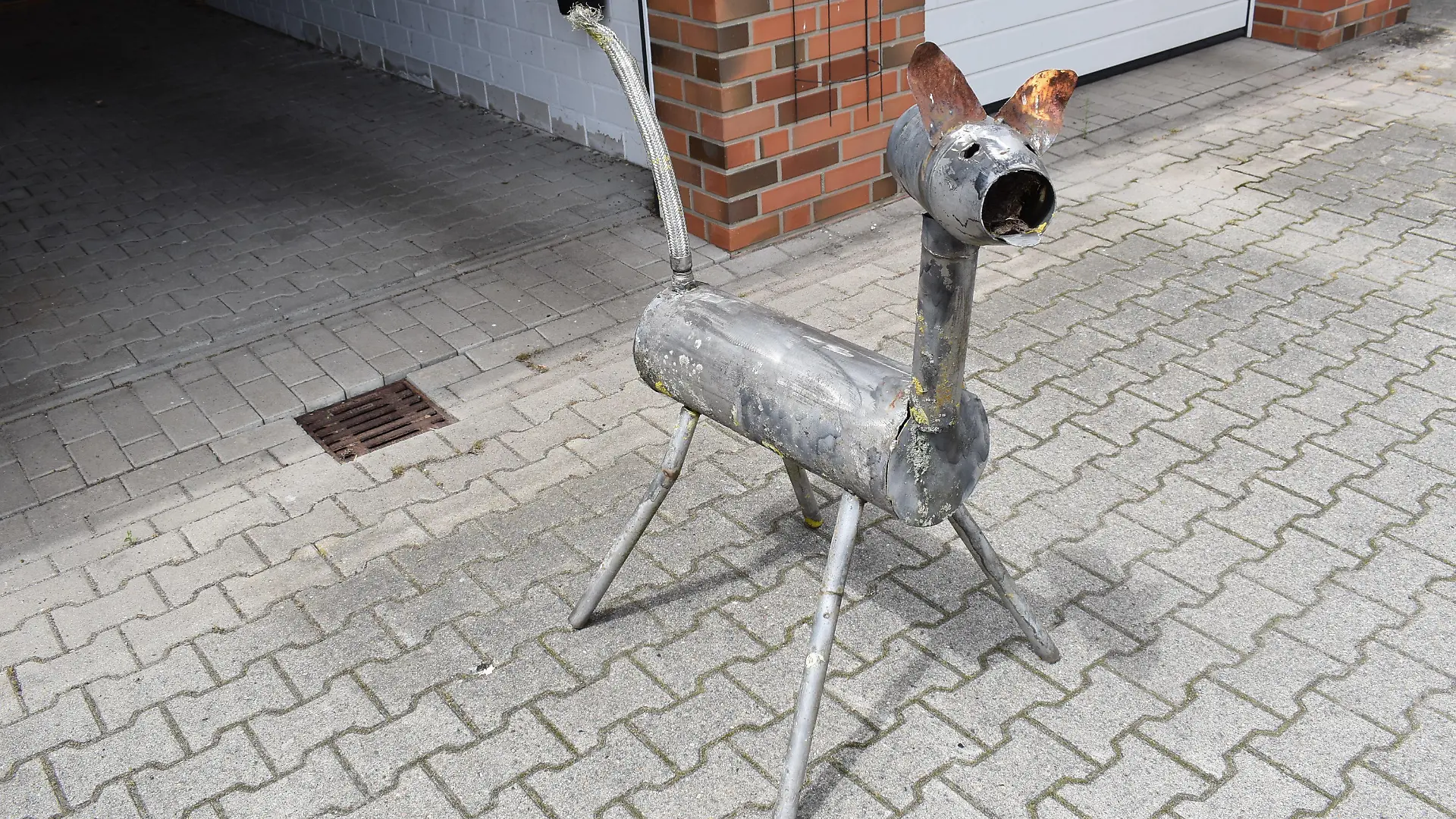 Ein Foto des selbstgebauten Metallpferdes