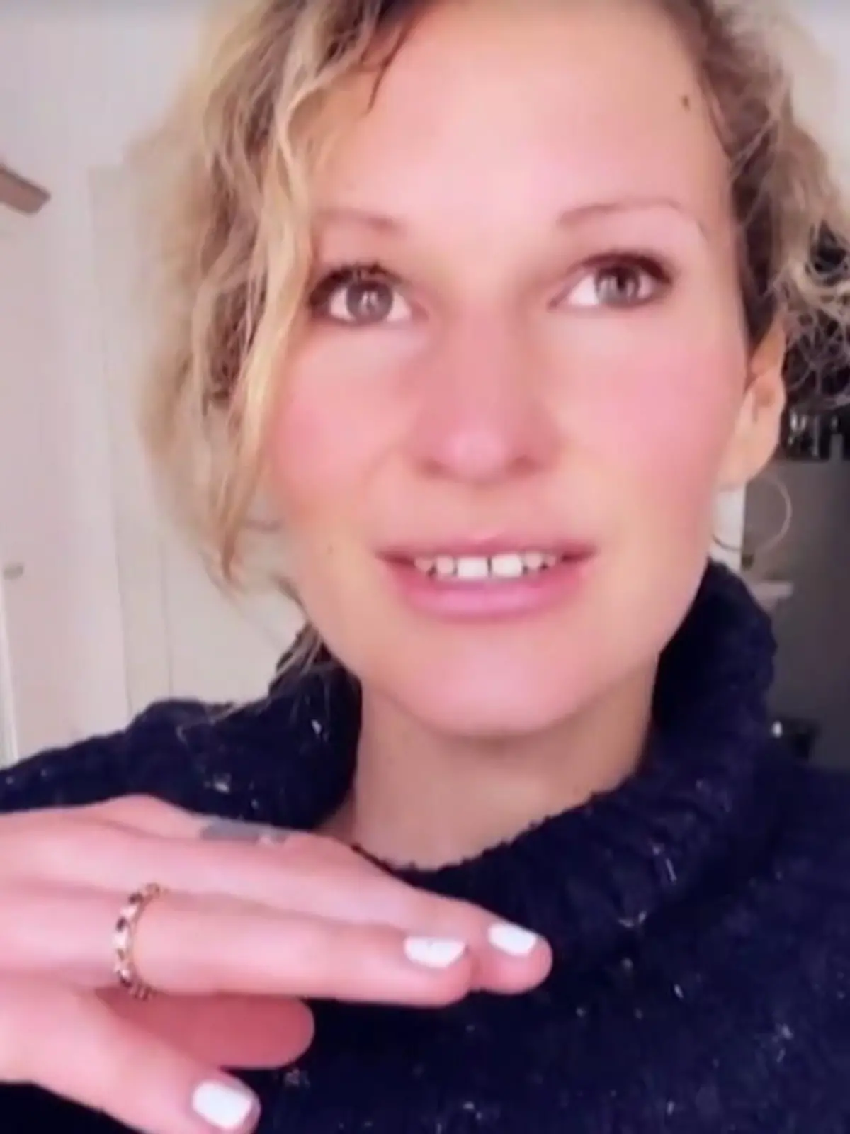 Bild zu: "Janni Hönscheid unter Schock"