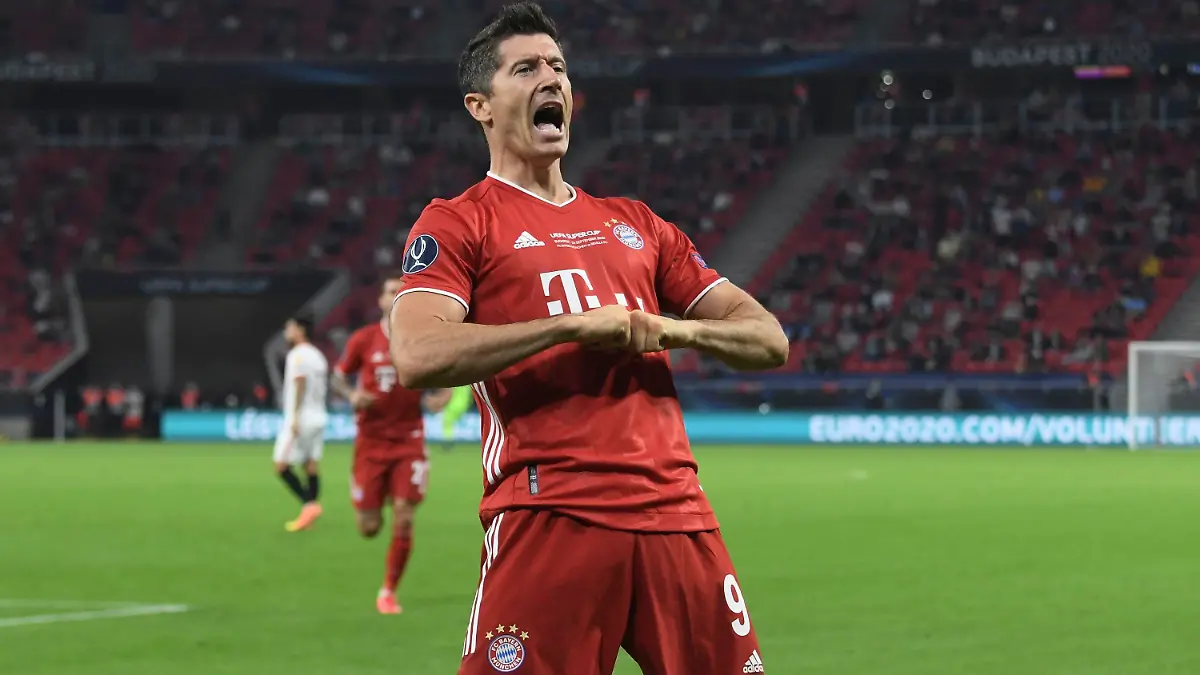 ARCHIV - 24.09.2020, Bayern, München: Fußball: UEFA-Super Cup, FC Bayern München - FC Sevilla, Puskas-Arena: Bayerns Robert Lewandowski feiert nach einem Tor, das später nicht anerkannt wurde. (zu dpa «Flick will Meistertitel schon in Mainz - Lewandowski gibt Comeback») Foto: Attila Kisbenedek/Pool AFP/AP/dpa +++ dpa-Bildfunk +++