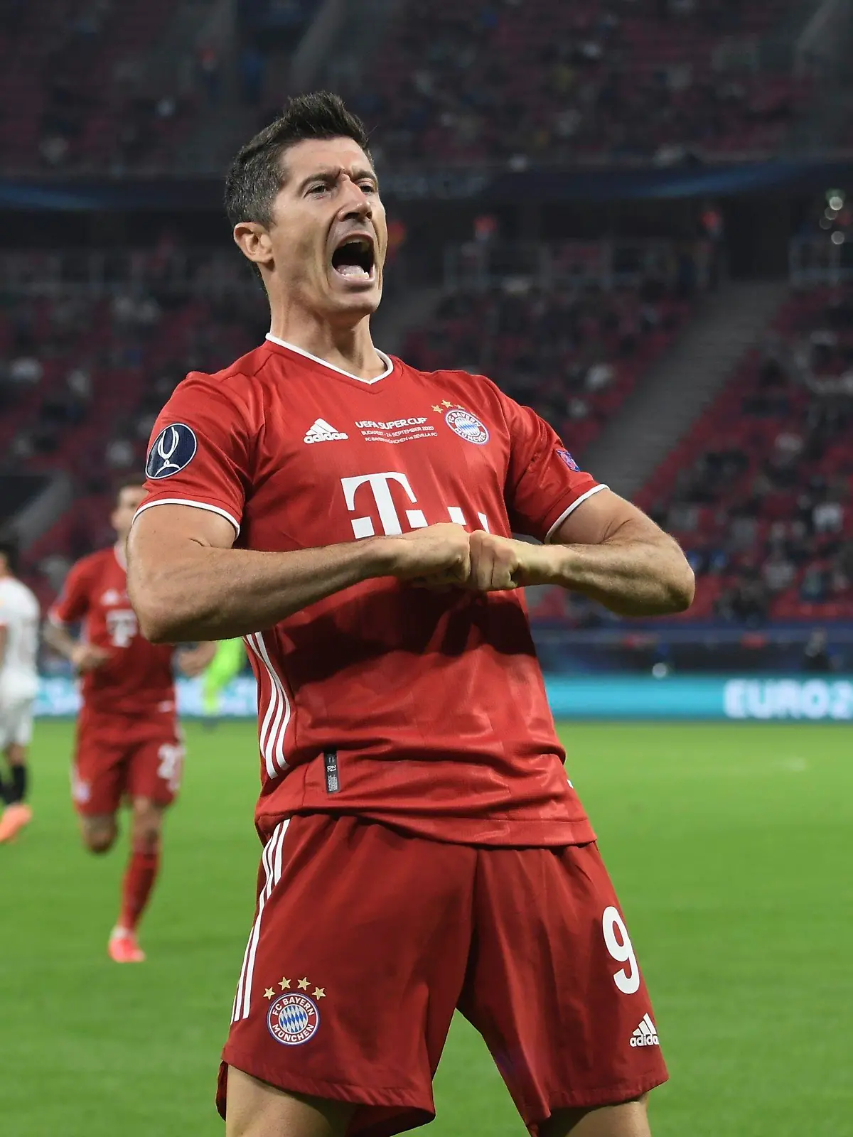 ARCHIV - 24.09.2020, Bayern, München: Fußball: UEFA-Super Cup, FC Bayern München - FC Sevilla, Puskas-Arena: Bayerns Robert Lewandowski feiert nach einem Tor, das später nicht anerkannt wurde. (zu dpa «Flick will Meistertitel schon in Mainz - Lewandowski gibt Comeback») Foto: Attila Kisbenedek/Pool AFP/AP/dpa +++ dpa-Bildfunk +++