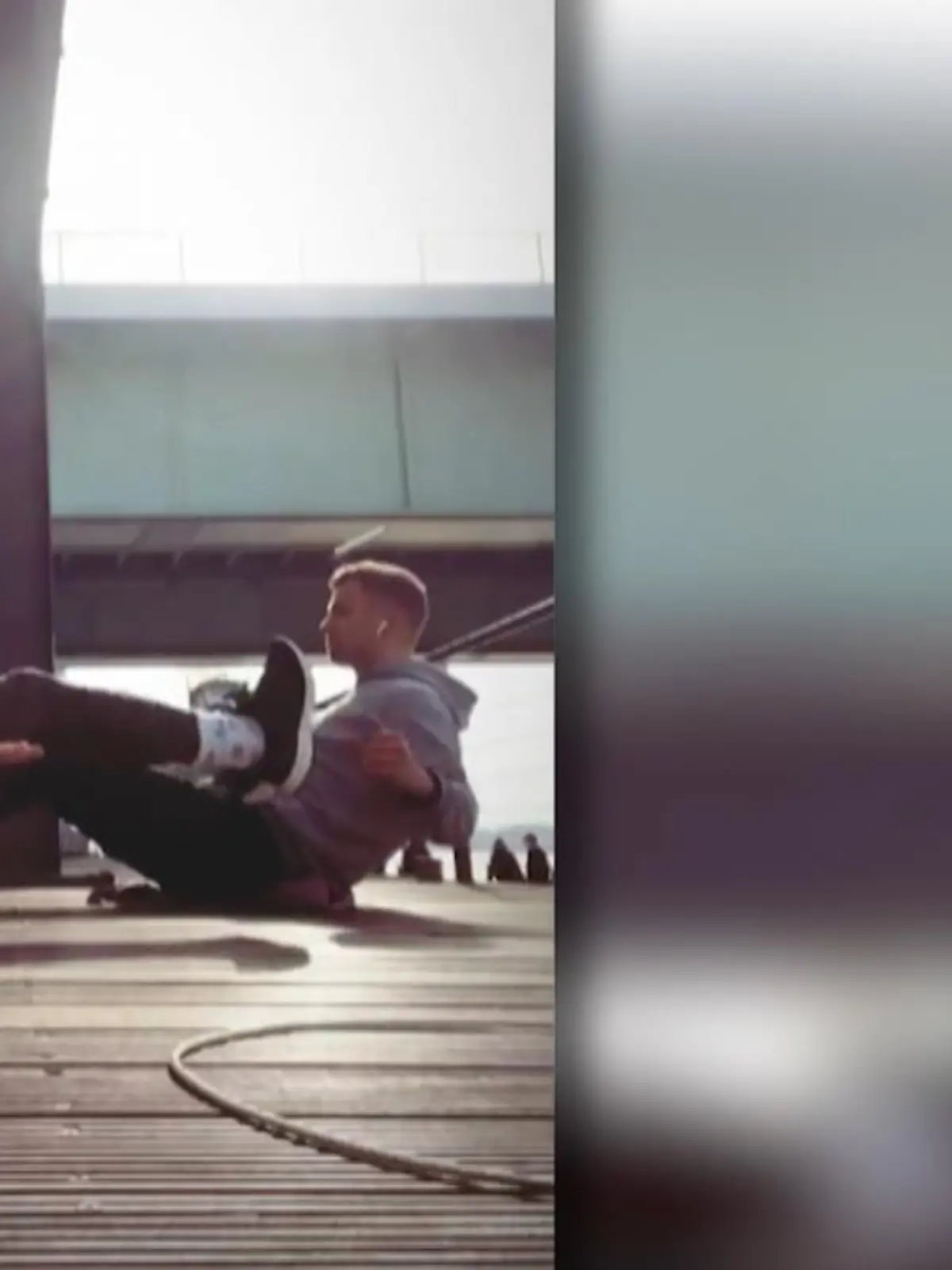 Bild zu: "Sarah Lombardis Workout an der Rheinpromenade"