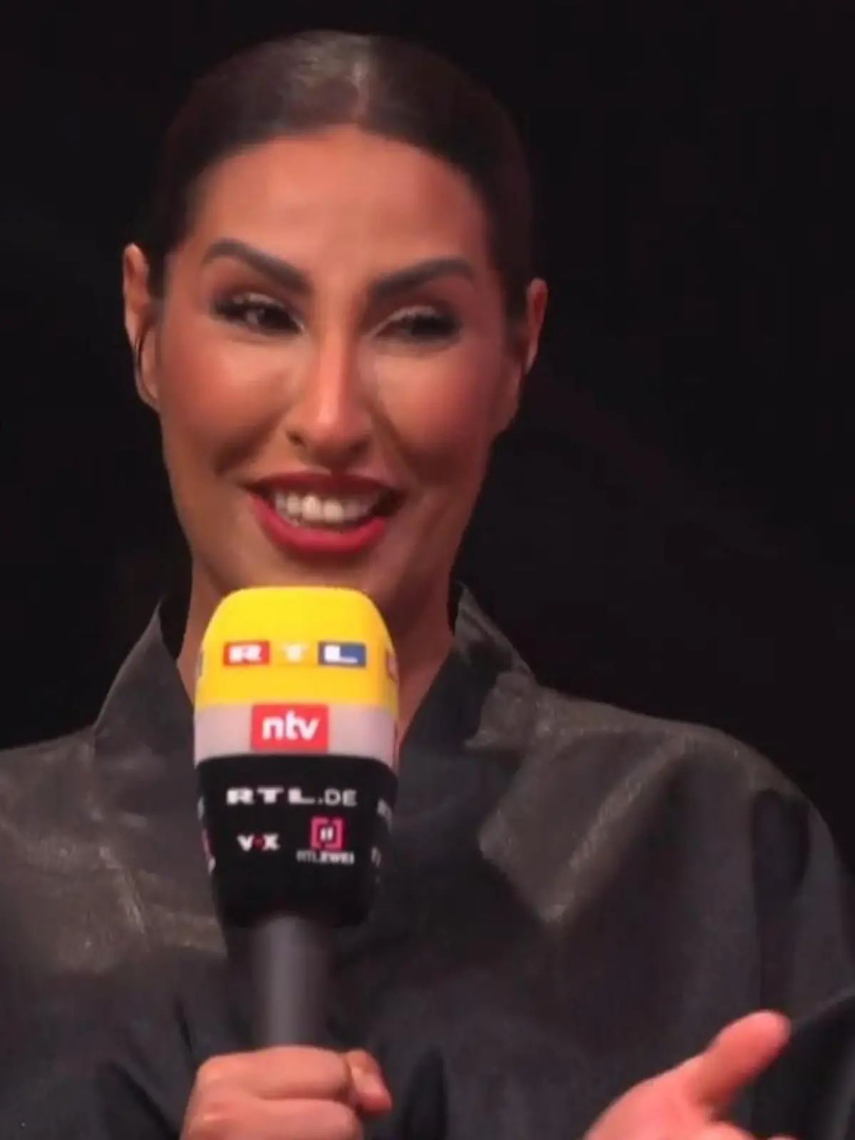 Bild zu: ""Let's Dance"-Panne: Senna Gammours Kleid ist gerissen"