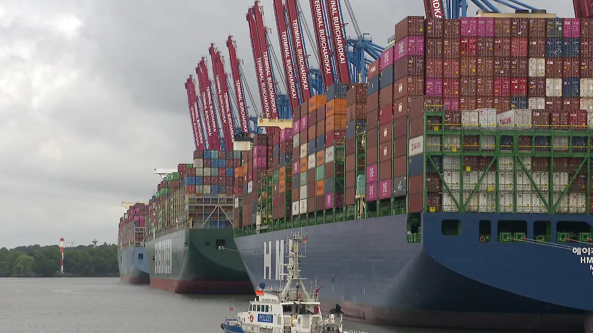 Seit Donnerstag steht der Hamburger Hafen still.