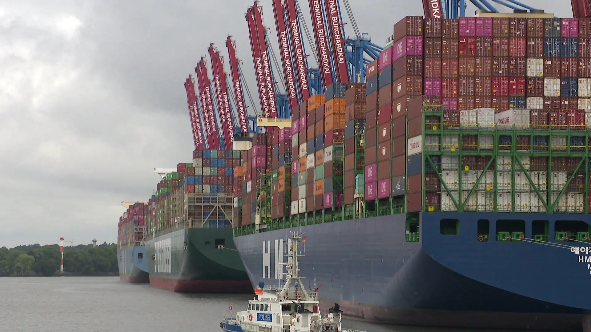 Seit Donnerstag steht der Hamburger Hafen still.