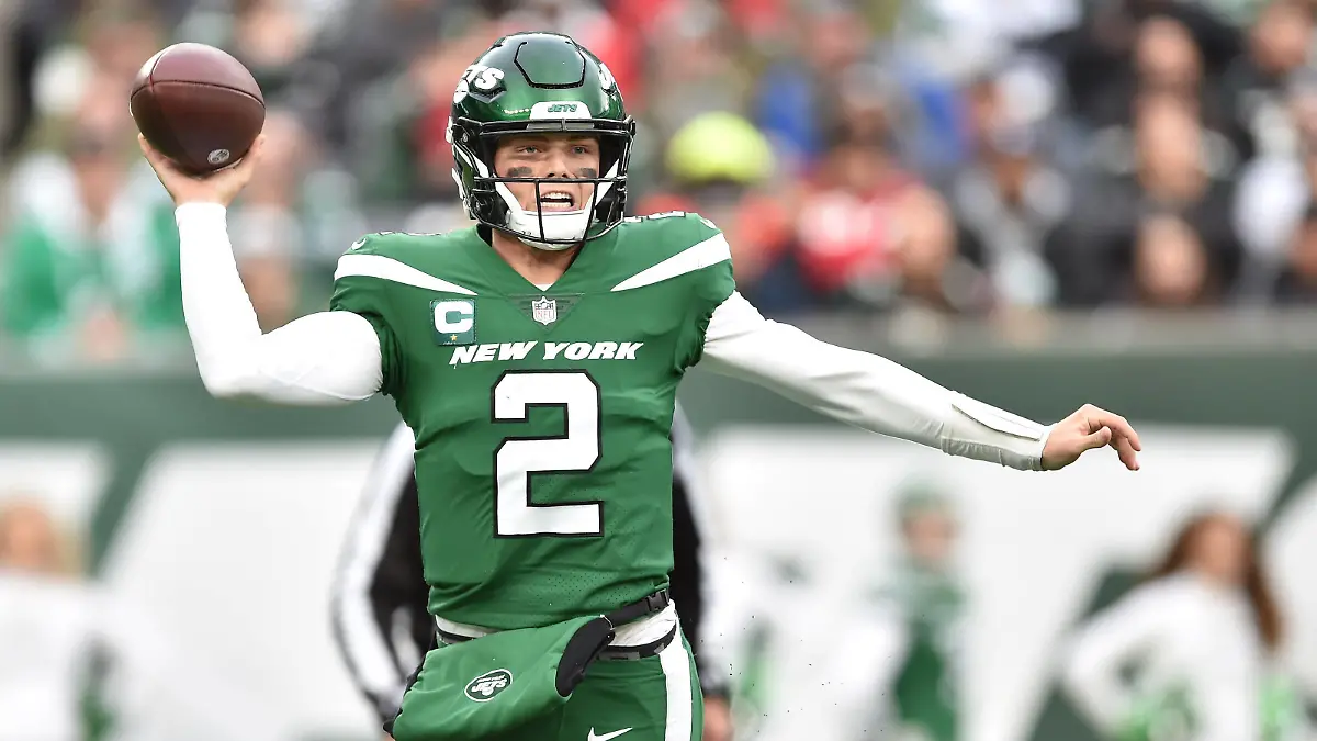 January 2, 2022, East Rutherford, New Jersey, USA: New York Jets quarterback ZACH WILSON 2 in action at MetLife Stadium in East Rutherford New Jersey Tampa Bay New York 28 to 24 East Rutherford USA - ZUMAa301 20220102_zaf_a301_021 Copyright: xBrooksxVonxArxx 