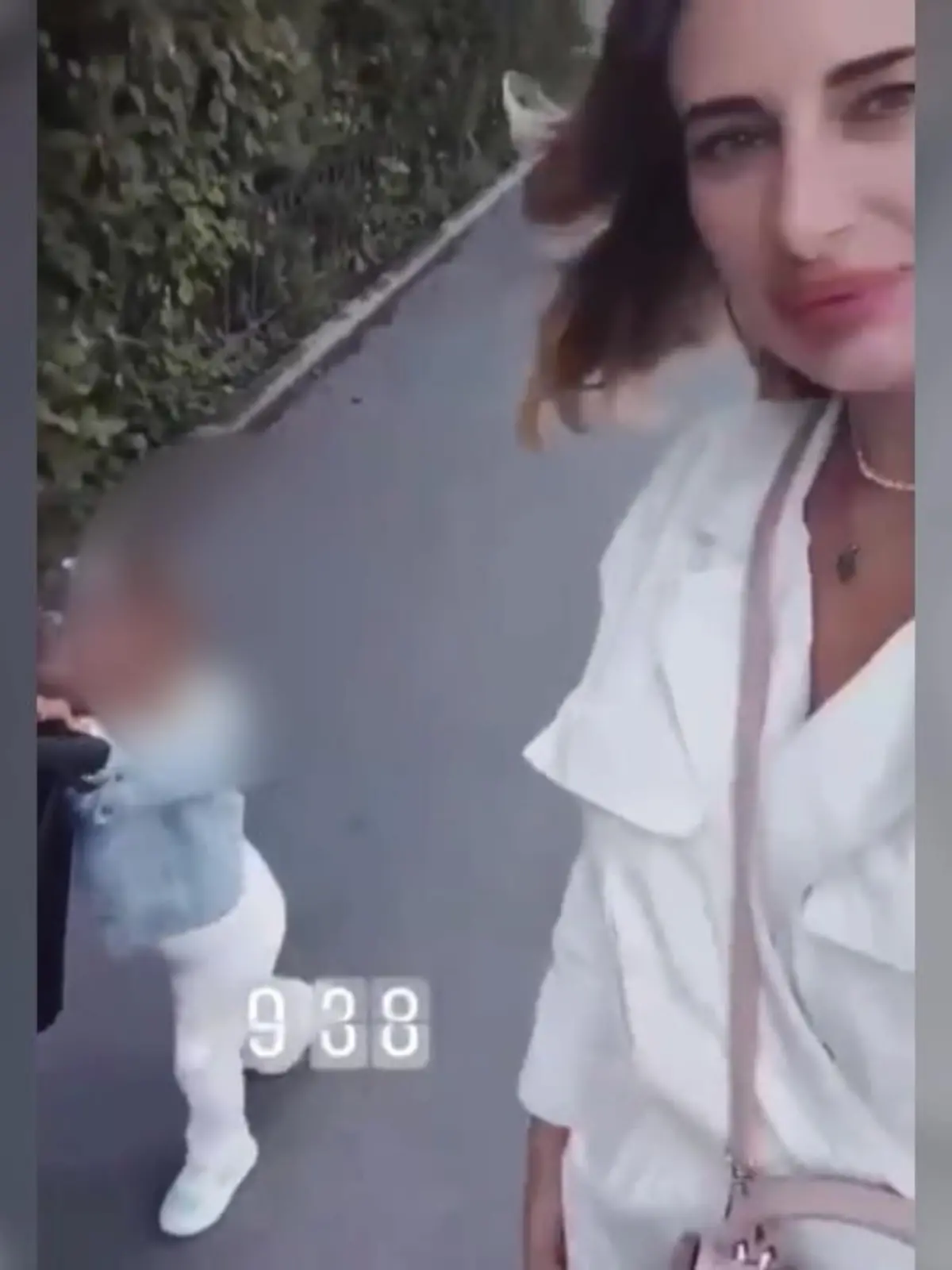 Es ist der letzte Spaziergang der vierjährigen Lisa mit ihrer Mutter. Wenige Augenblicke später werden sie von russischen Raketen getötet. Mehr als 20 Menschen sterben bei dem Angriff in Winnyzja. Die ukrainische Stadt liegt rund 250 Kilometer südwestlich von Kiew.