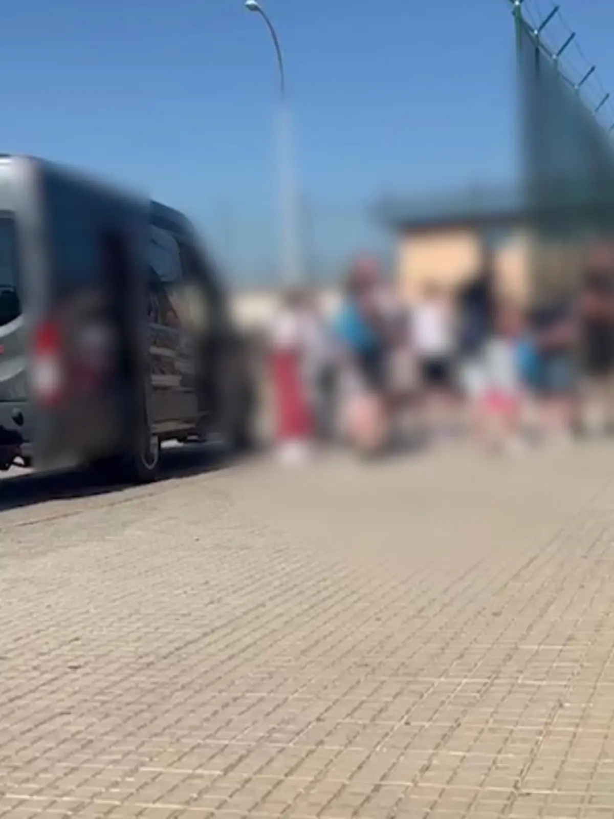 Seit 55 Tagen sitzen acht Kegelbrüder aus dem Münsterland im Malle-Knast und hoffen täglich auf die Freiheit. Sogar die Staatsanwaltschaft in Palma sprang den Deutschen zur Seite und stellte einen Antrag auf Haftentlassung. Nun sind die Angehörigen am Gefängnis angekommen.