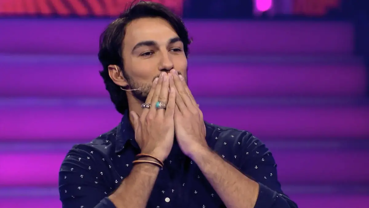 Bei diesem Single-Mann werden alle Ladies schwach "Take Me Out": Hot, hotter, Kasra!