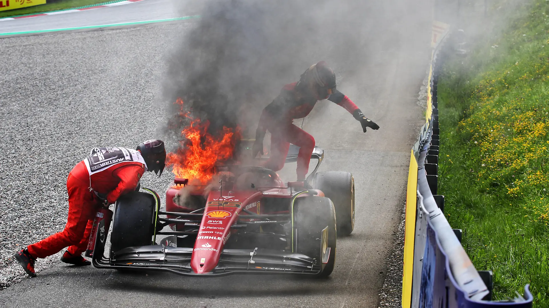 Carlos Sainz Jr (ESP) retired from the race with his Ferrari F1-75 on fire.
10.07.2022. Formula 1 World Championship, Rd 11, Austrian Grand Prix, Spielberg, Austria, Race Day.
- www.xpbimages.com, EMail: requests@xpbimages.com © Copyright: Coates / XPB Images / action press
