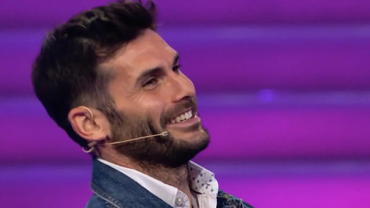 Auf einmal so viel Rot! Was ist denn da passiert? "Take Me Out": Sebastian schockt die Ladies