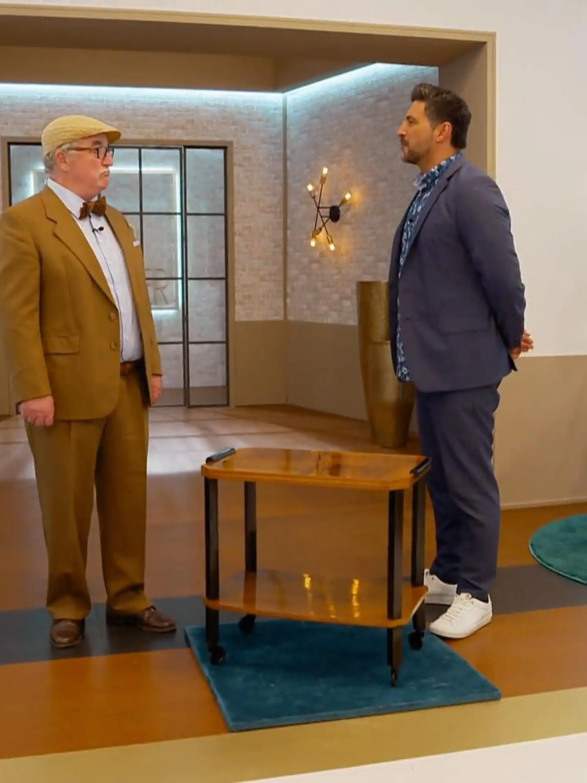 Bild zu: "Rolf hat diesen Barwagen selbst restauriert"