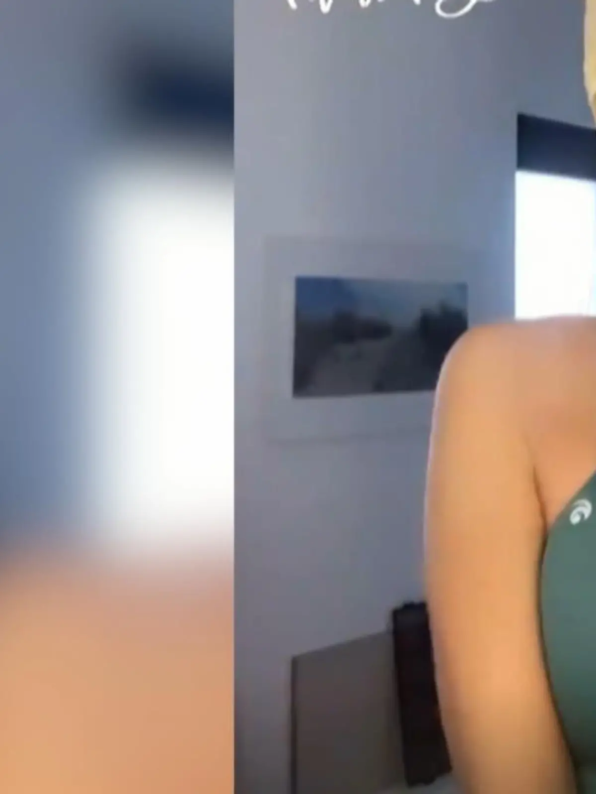 Bild zu: "Tanja Szewczenko freut sich über ihre Brüste"