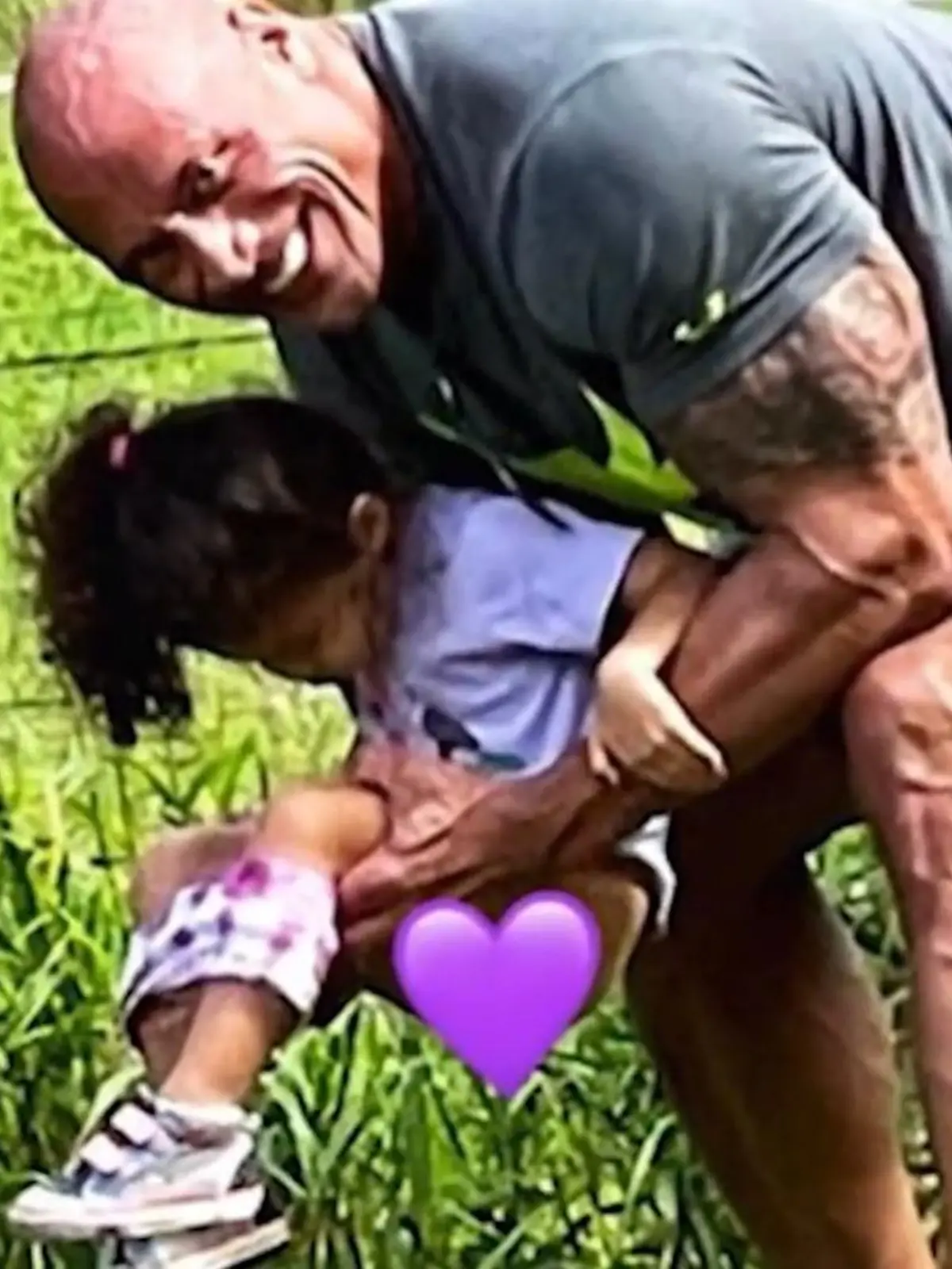 Bild zu: "„The Rock“ schlägt seiner kleinen Tochter keinen Wunsch ab"