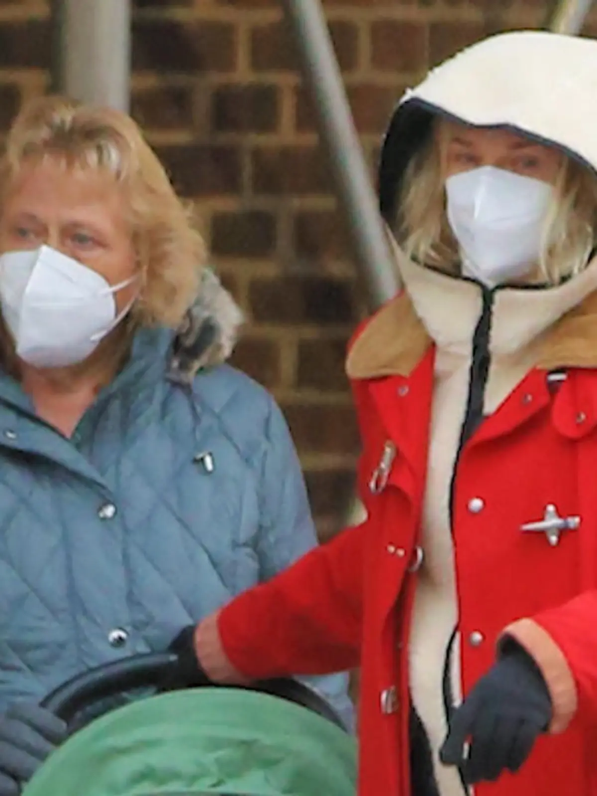 Bild zu: "Diane Kruger mit Mutter und Tochter unterwegs"