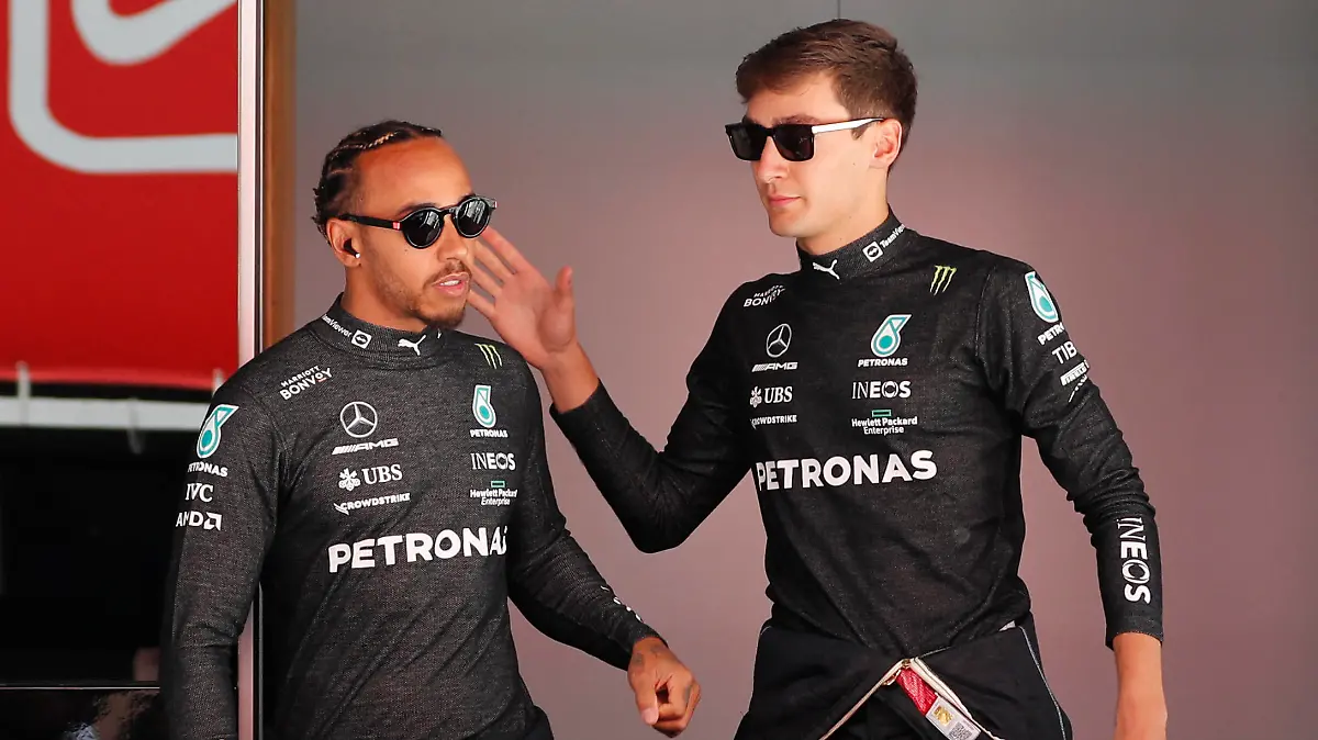 Formula One F1 - Spanish Grand Prix - Circuit de Barcelona-Catalunya, Barcelona, Spain - May 21, 2022  Mercedes' Lewis Hamilton and George Russell ahead of qualifying REUTERS/Nacho Doce