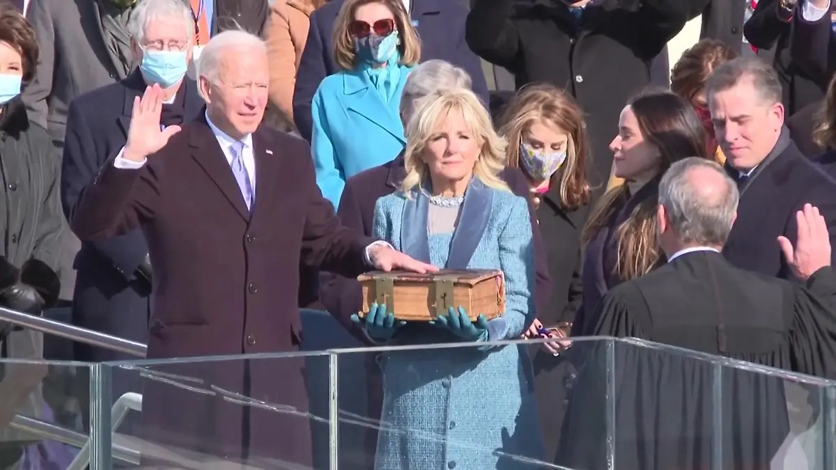 Kamala Harris & Jill Biden tragen Outfits mit Botschaften Die Mode zum Amtsantritt