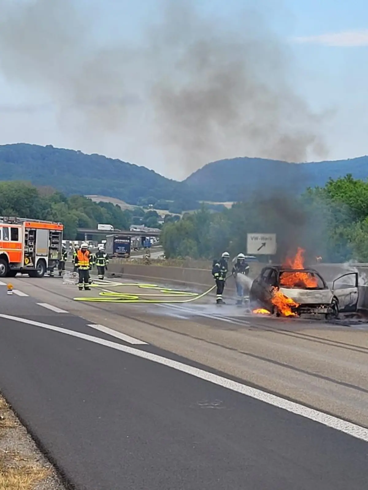 Fahrzeugbrand auf A 44: Ford Fiesta brennt völlig aus