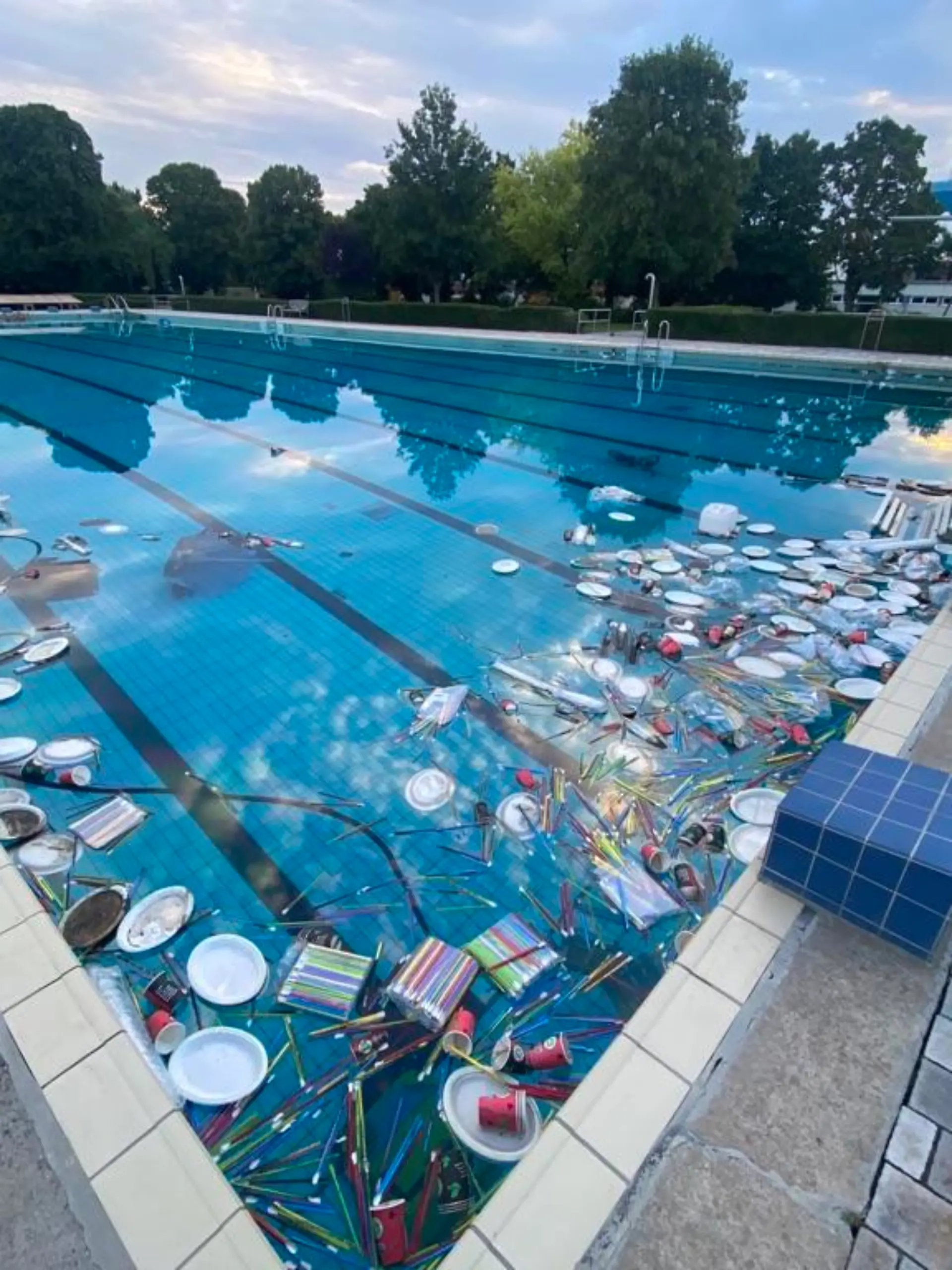 Vandalismus im Freibad Stockstadt am Rhein.
