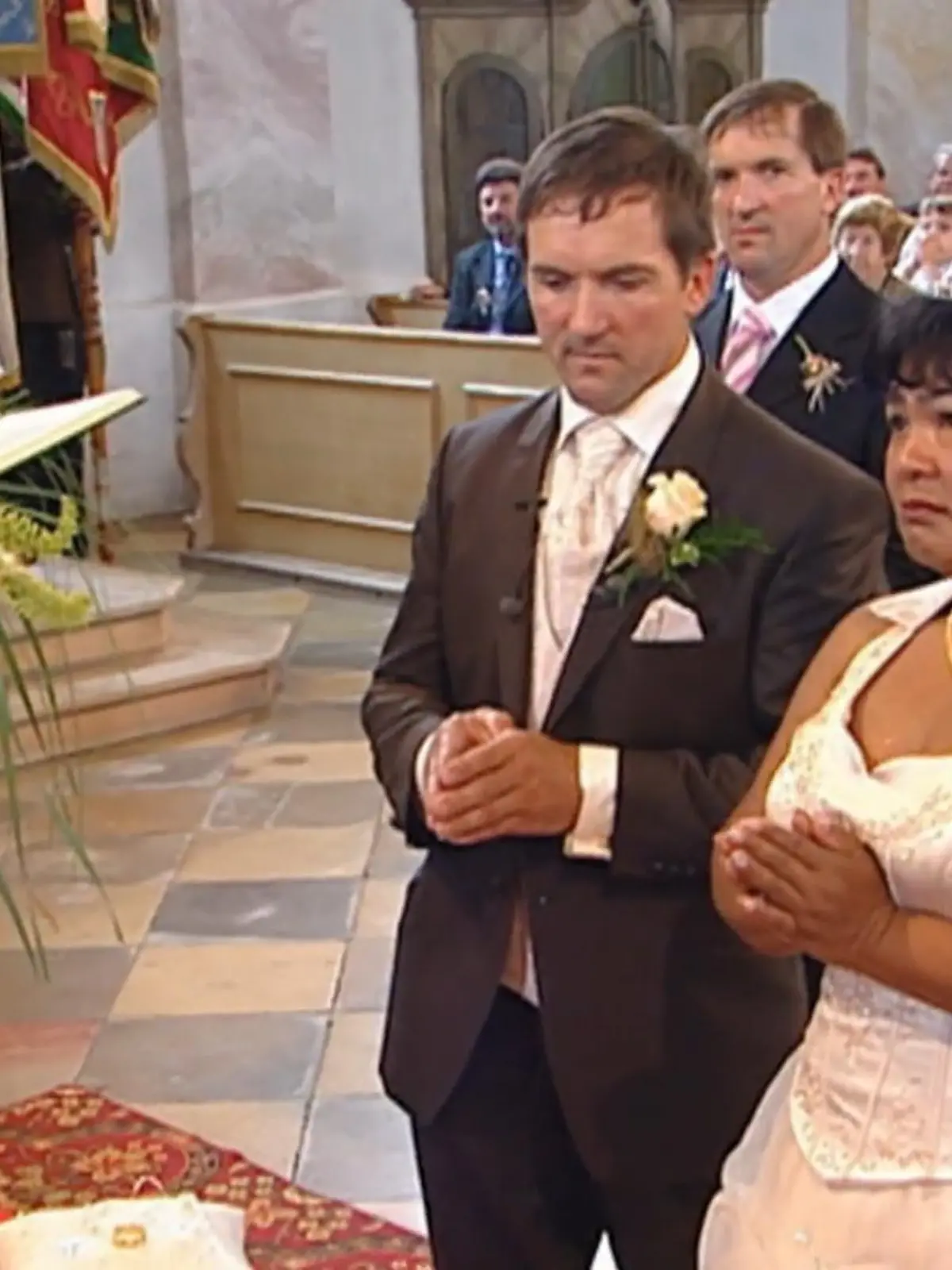 Bild zu: "Die Hochzeit von Bauer Josef und seiner Narumol"