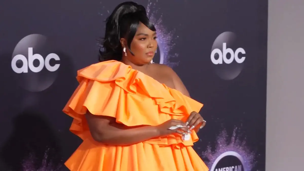 Sängerin Lizzo spricht offen über ihre Selbstzweifel Von Body Positivity keine Spur