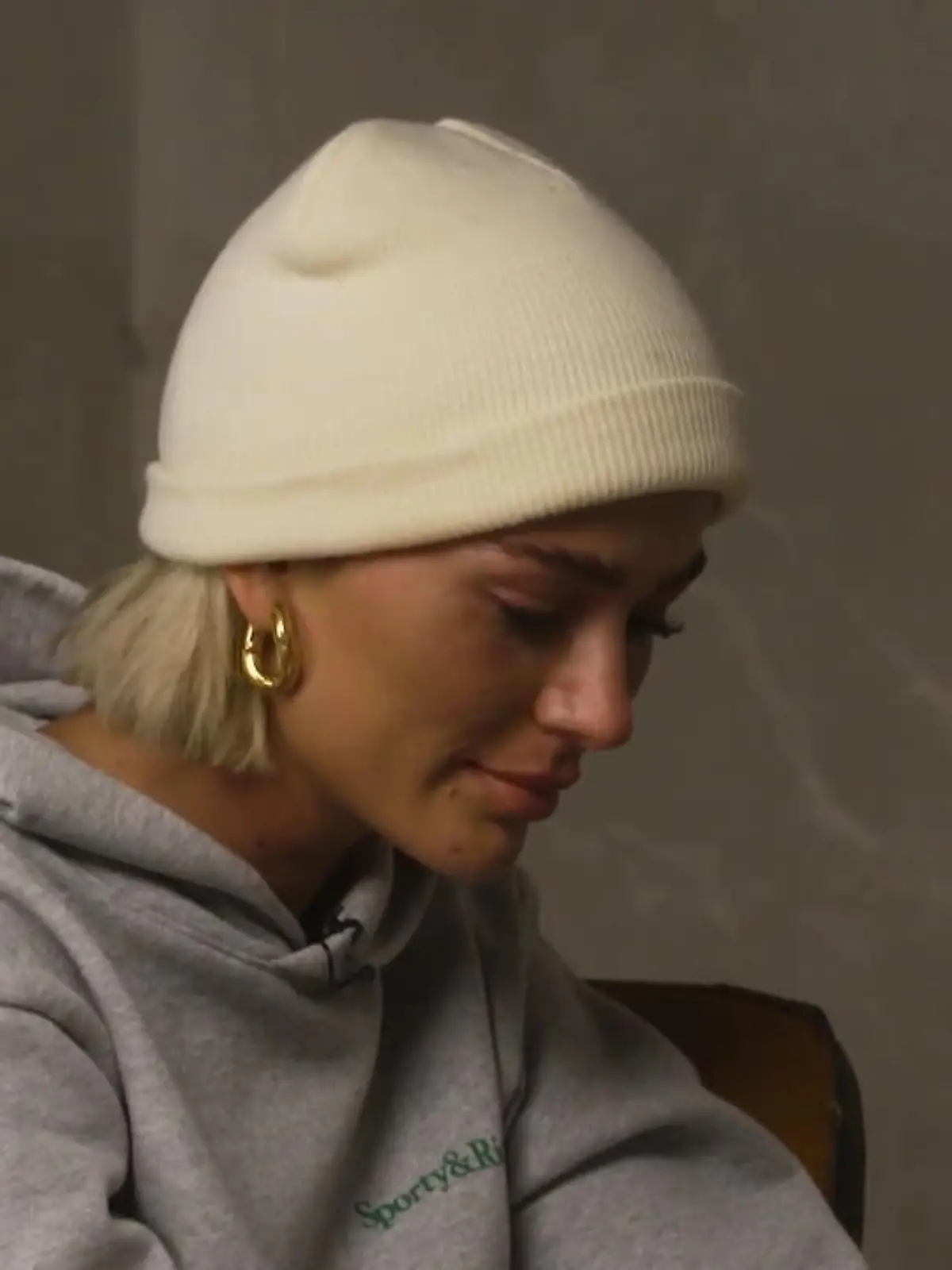 Bild zu: "Rapperin Loredana bricht in Interview in Tränen aus"