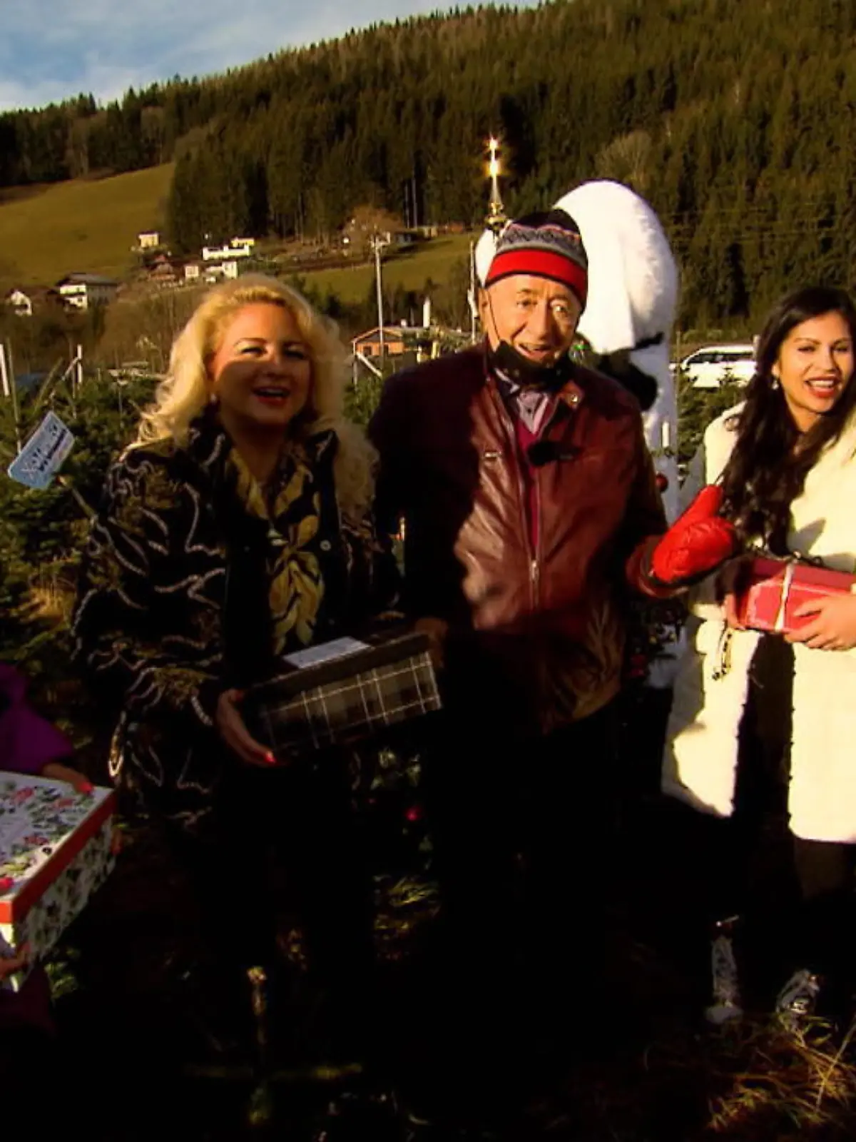 Bild zu: "Richard Lugner und sein "Zoo" im Weihnachtsmodus"