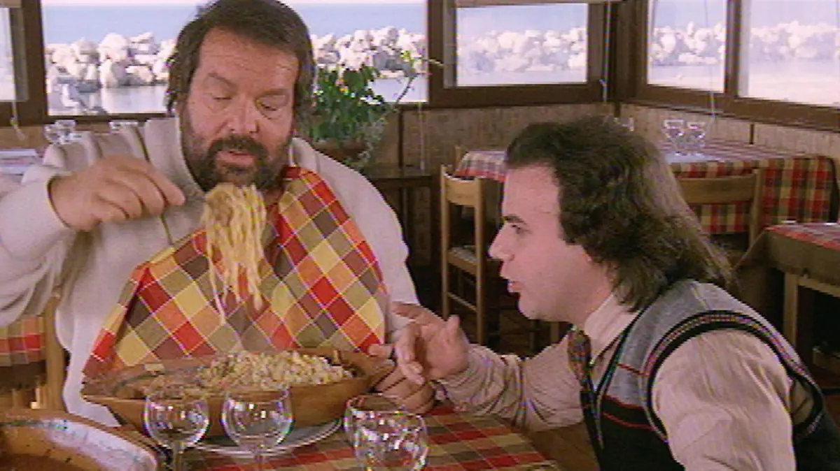 Jerry (Jerry Cala, re.), der von dem "Bomber" davor bewahrt wurde, von einer Schlägertruppe vermöbelt zu werden, versucht Bud (Bud Spencer) zu überreden, als Boxtrainer zu arbeiten.