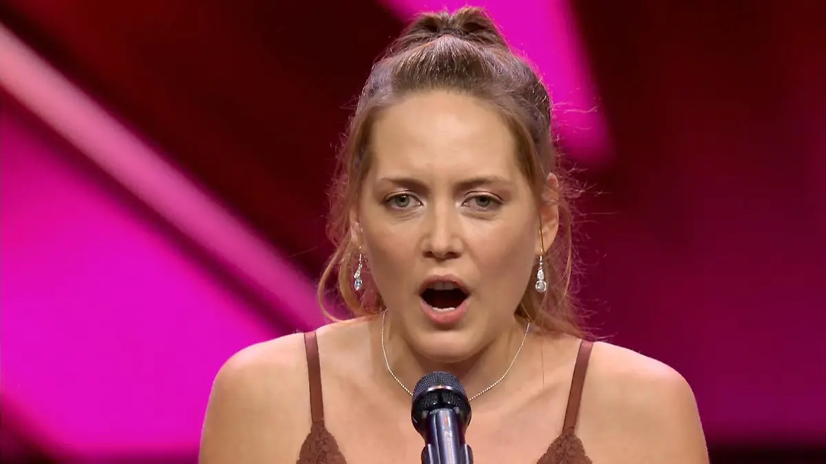 Straßenmusikerin Christina überrascht mit Klassik-Gesang Damit hat die Supertalent-Jury nicht gerechnet
