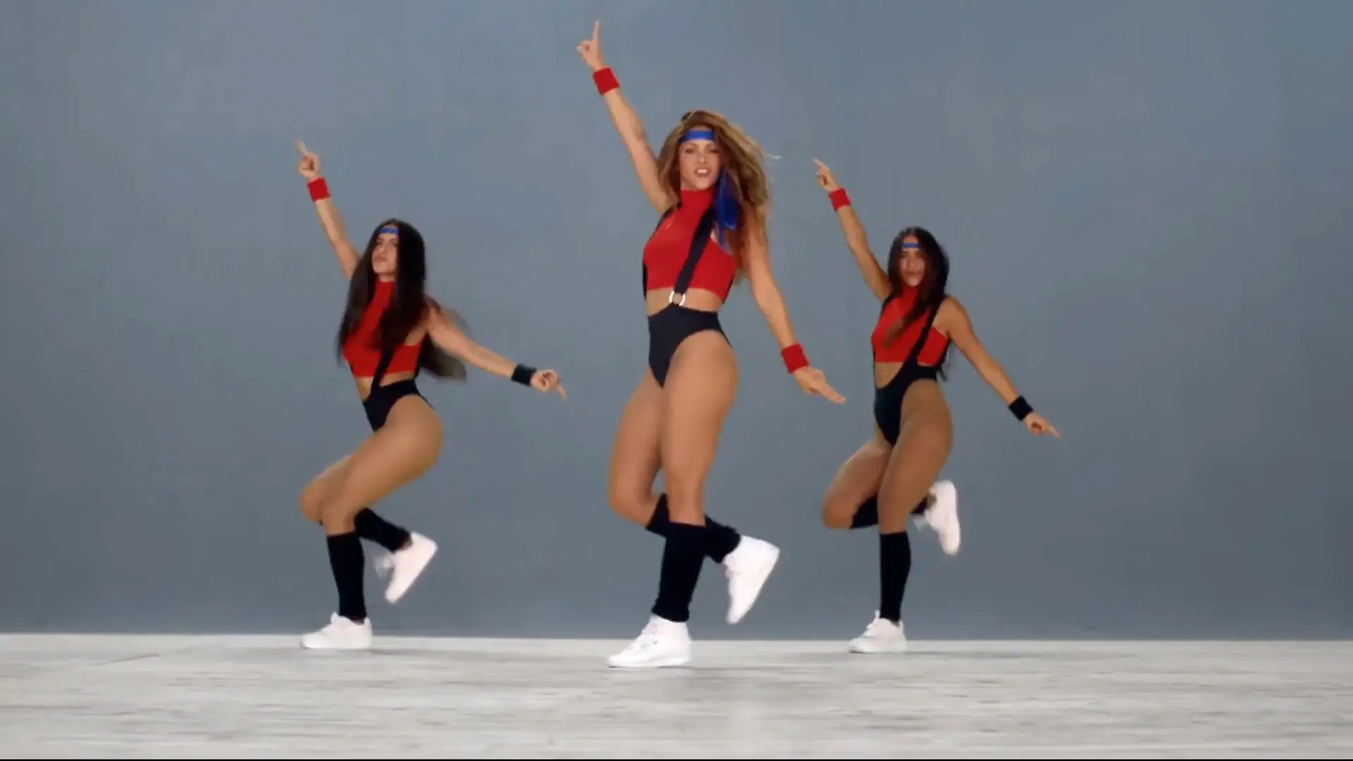 Shakira begeistert im coolen 80er-Look Im Musikvideo zu „GIRL LIKE ME“