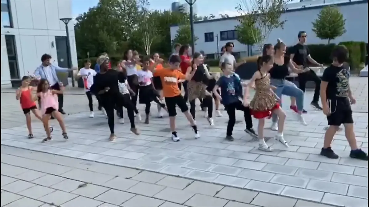 Motsi Mabuses Tanzschule macht mit! "Jerusalema"-Tanz-Challenge