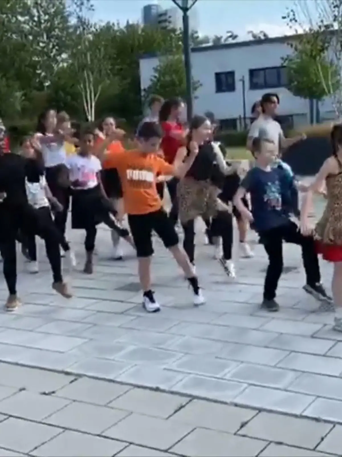 Bild zu: "Motsi Mabuses Tanzschule macht mit!"