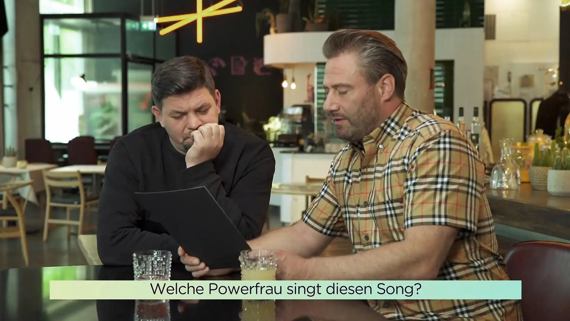 Welcher Welthit versteckt sich hinter diesen Zeilen? Die "Hitwisser" müssen die Ohren spitzen