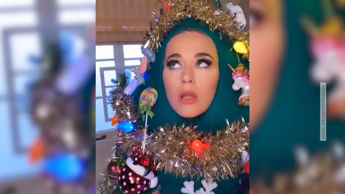Katy Perry verkleidet sich als Weihnachtsbaum 